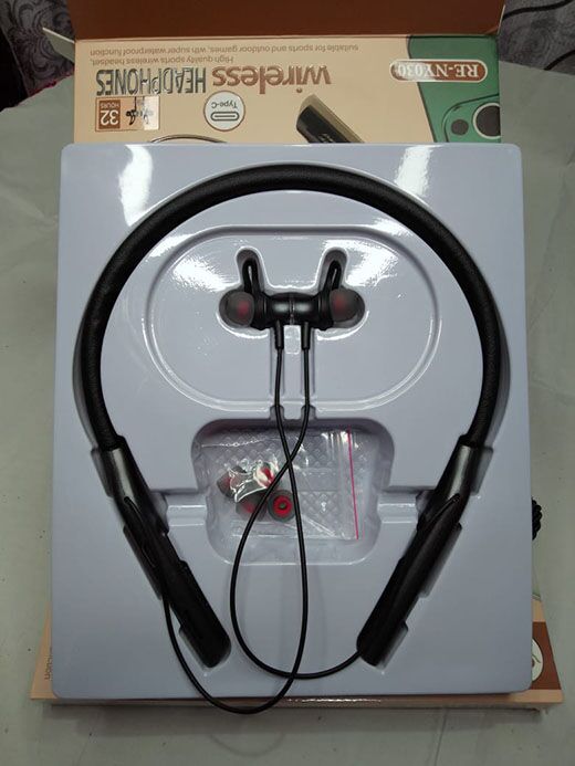Recrsi wireless Neckband Bluetooth Earphone RE-NY030 Recrsi-wireless-Neckband-Bluetooth-Earphone-RE-NY030